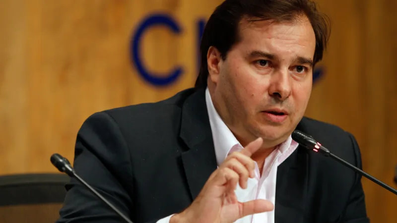 Maia vai agilizar CCJ para adiantar tramitação da PEC da Previdência