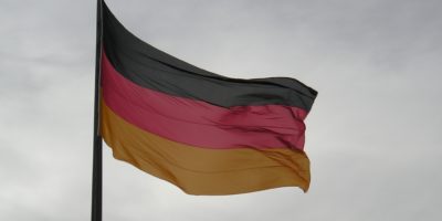 Encomendas da indústria da Alemanha caem o dobro do previsto