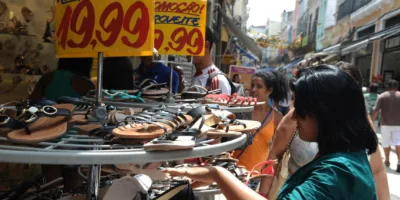 Intenção de consumo das famílias é o maior em três anos, diz CNC