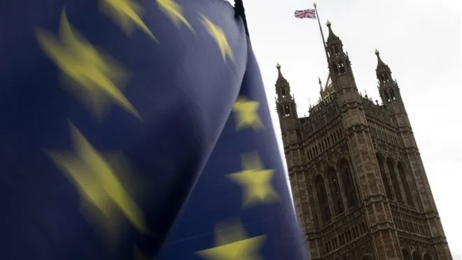 Parlamento britânico rejeita proposta de saída da União Europeia