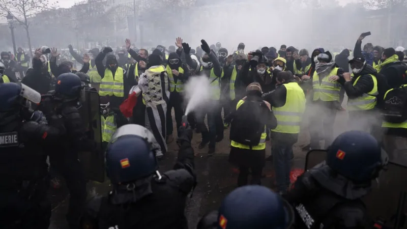 Cerca de 205 ‘Coletes-amarelos’ são detidos em Paris