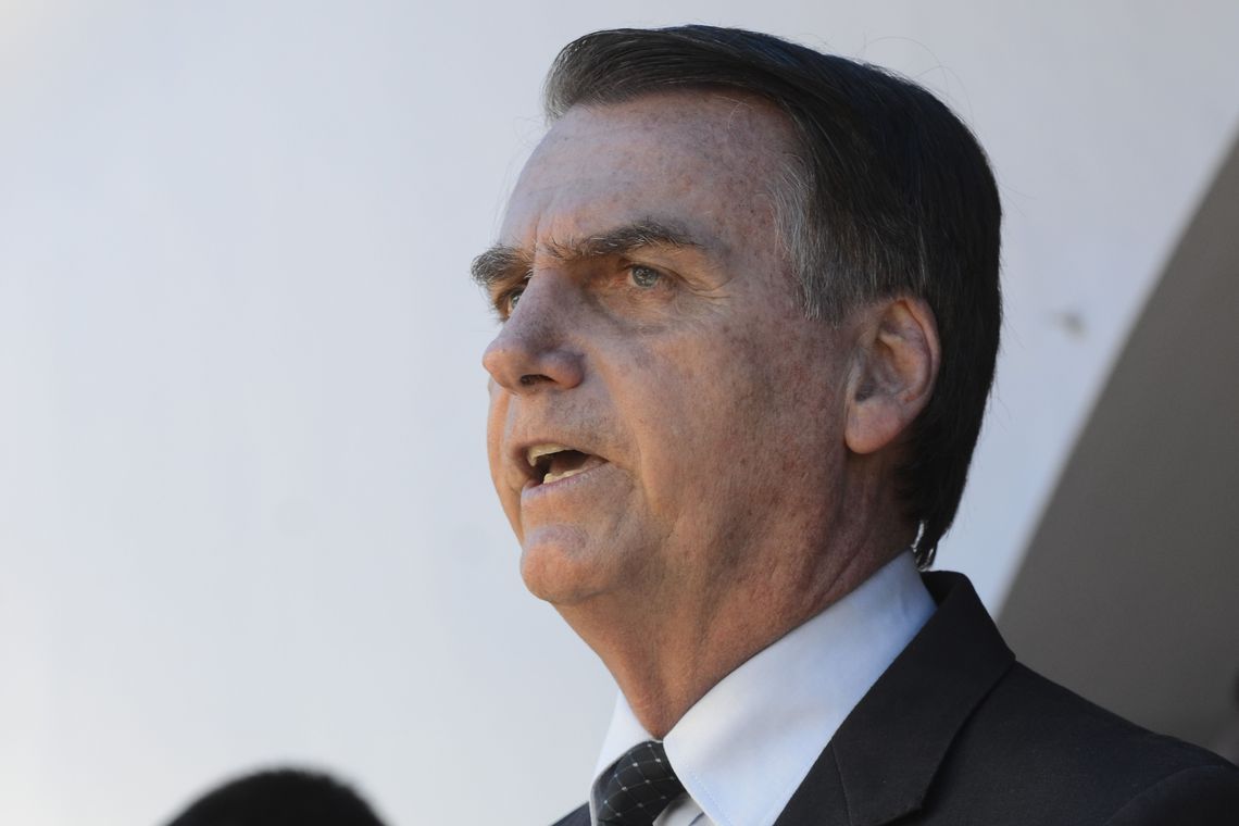 Bolsonaro diz que legislação precisa se aproximar da informalidade