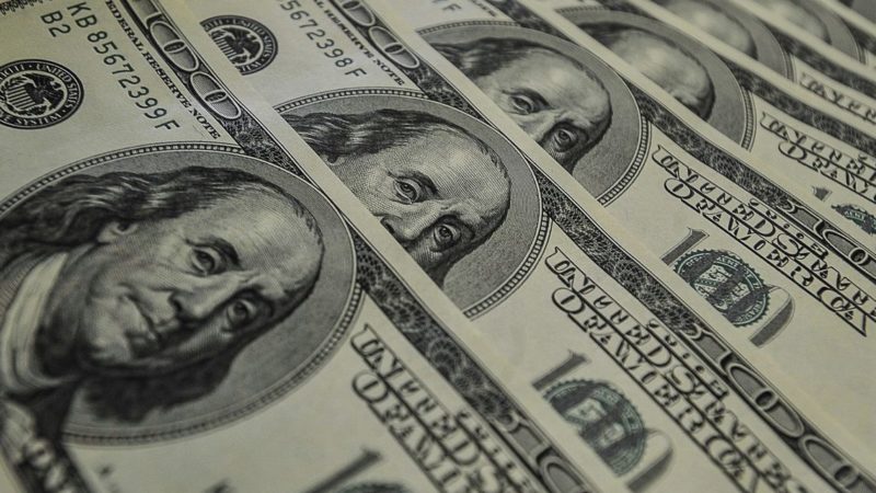 Dólar sobe após duas quedas e é cotado a R$ 3,859