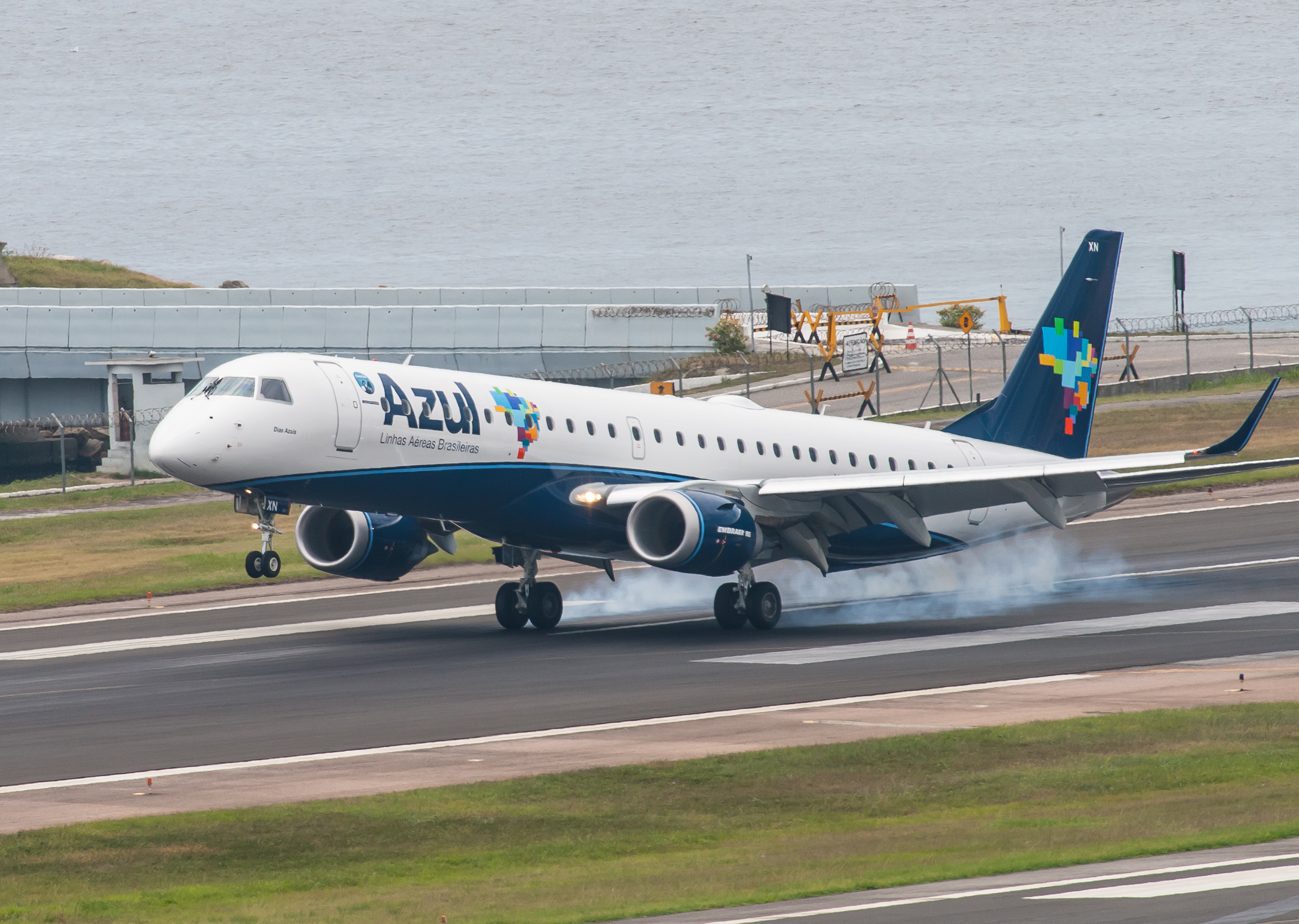 Azul assina contrato para aquisição de 75 aeronaves da Embraer