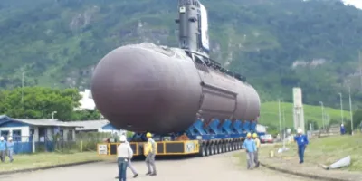 Marinha lança submarino S-40 Riachuelo em cerimônia no RJ