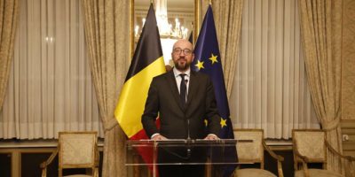 Tratado sobre migrantes leva à demissão do premiê belga