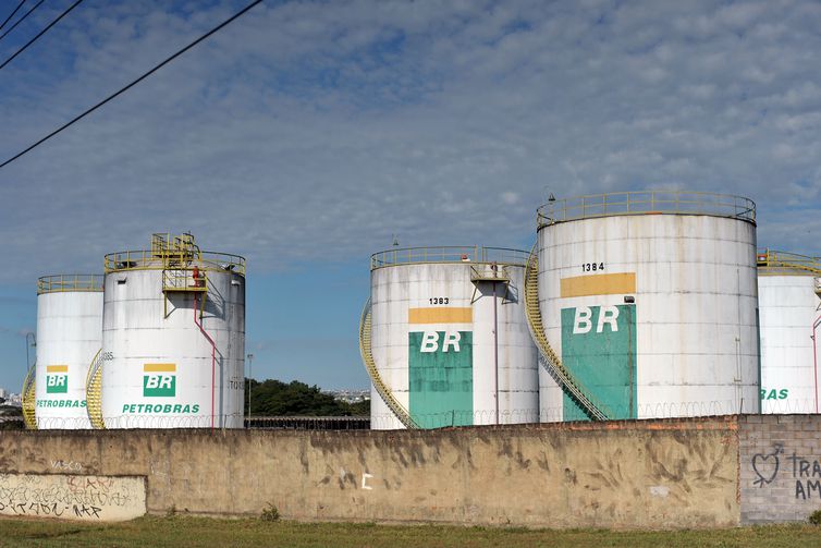 Petrobras aumenta diesel em 2,56% nas refinarias