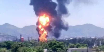Incêndio de grandes proporções atinge a Refinaria de Manguinhos