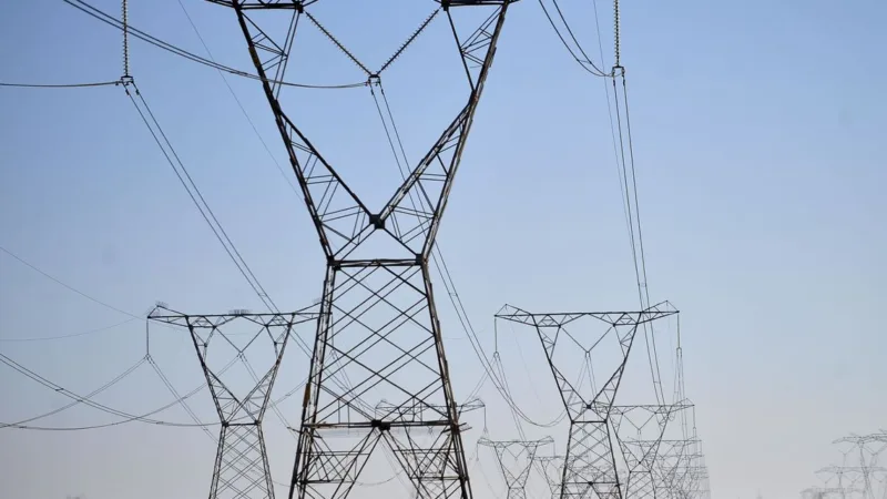 Aneel faz leilão de linhas de transmissão de energia em 13 estados