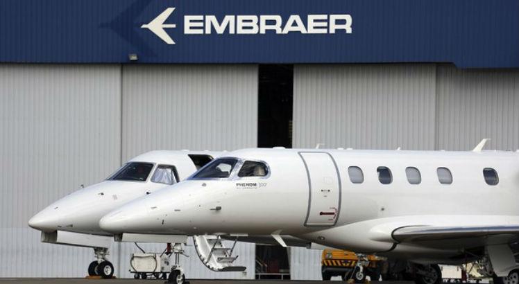 A Embraer (EMBR3) comunicou que a decisão foi tomada devido à divulgação de “informações falsas e manipuladas" por parte do sindicato