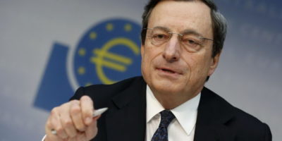 A última crise quase acabou com a zona euro, diz Mario Draghi