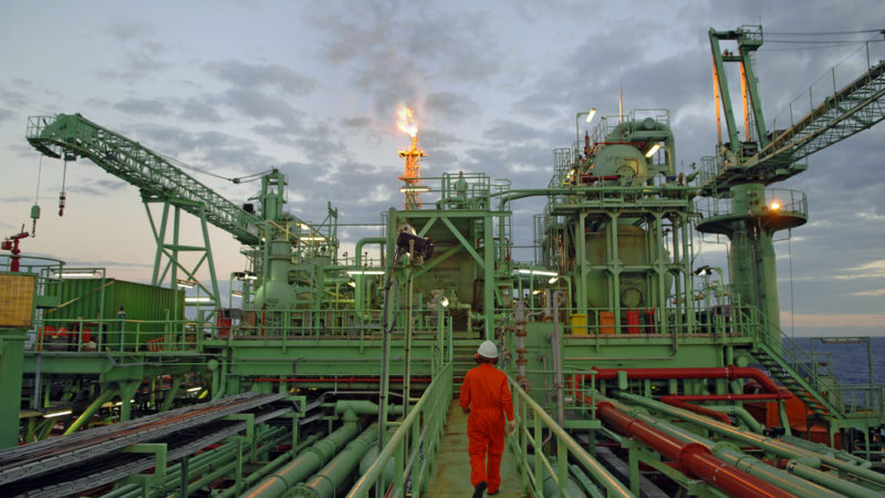 Arábia Saudita anuncia aumento nas reservas de petróleo e gás após auditória