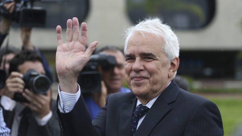 Novo presidente da Petrobras troca quatro dos sete diretores