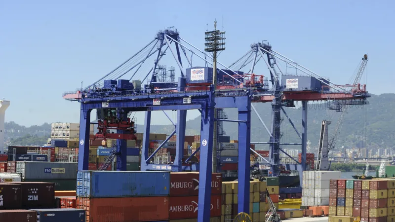 Balança comercial registra saldo positivo de US$ 1,887 bilhão