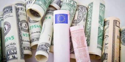 Cenário otimista por conta da reforma derruba dólar na abertura