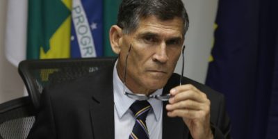 Santos Cruz demite 18 servidores, mas nega ‘despetização’ do ministério