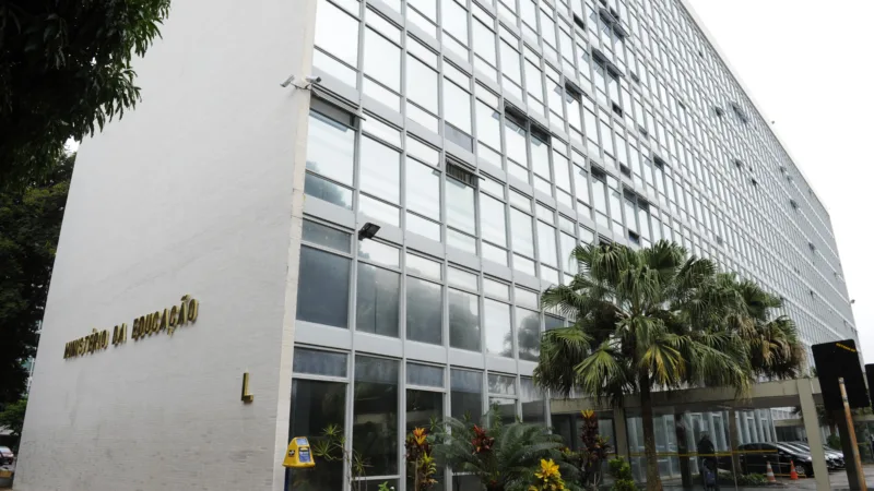 Governo cortará 21 mil cargos, comissões e funções gratificadas