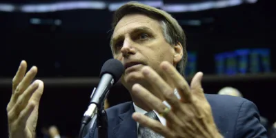 Bolsonaro declara que Brasil e Argentina devem caminhar juntos