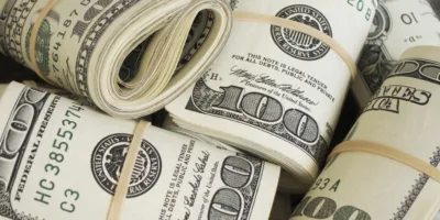 Dólar bate os R$ 4; Tensão entre Bolsonaro e Maia segue no radar