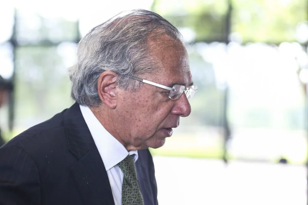 Paulo Guedes: BC pode emitir moeda em caso de depressão econômica