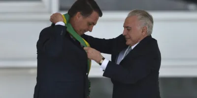 Em cerimônia de posse, Bolsonaro promete luta ao socialismo
