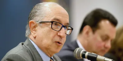 Não haverá mudança no IR e nem aumento no IOF, disse Marcos Cintra