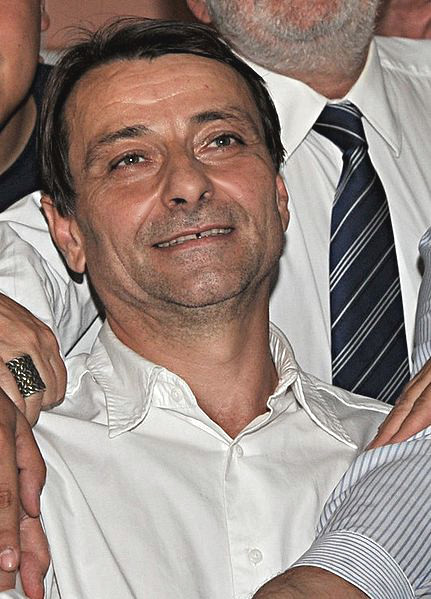 Cesare Battisti chega à Itália após 37 anos foragido
