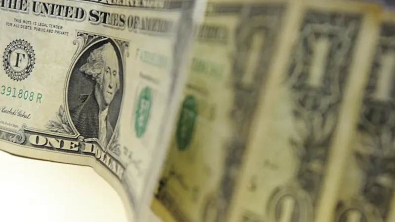 Dólar tem alta de 0,334 % com atenções voltadas ao texto da Previdência