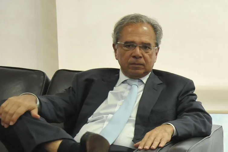 Paulo Guedes pode reduzir impostos de importação para 20%