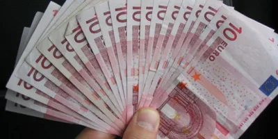 Inflação da zona do euro desacelera 0,3% em abril, a menor em 4 anos