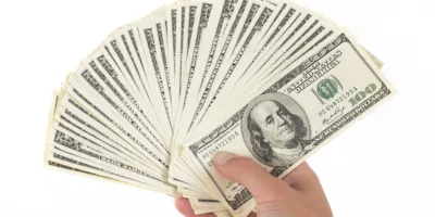 Dólar fecha em queda com cenário externo favorável