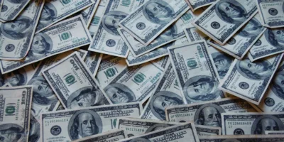 Dólar abre em alta como o temor de uma recessão nos Estados Unidos