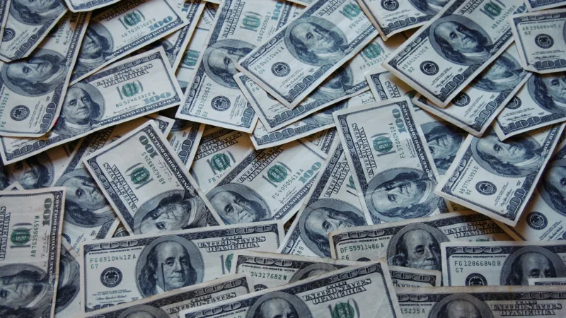 Dólar fecha em queda com aprovação da reforma da Previdência