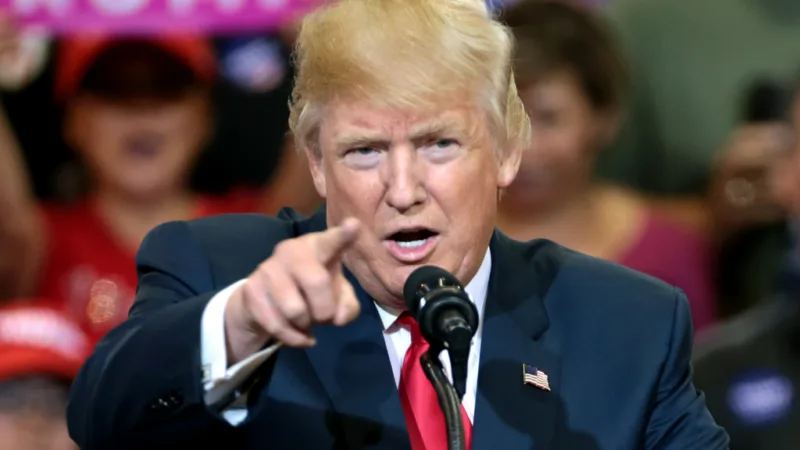 Trump chama Jeff Bezos de ‘Bozo’ em meio a divórcio do empresário
