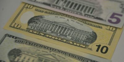 Dólar inicia a manhã em alta; Cenário positivo para a reforma ser aprovada