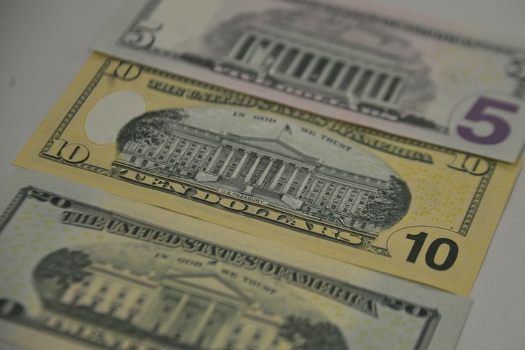 BC: Até 25 de janeiro, a saída de dólar superou a entrada em US$ 911 mi