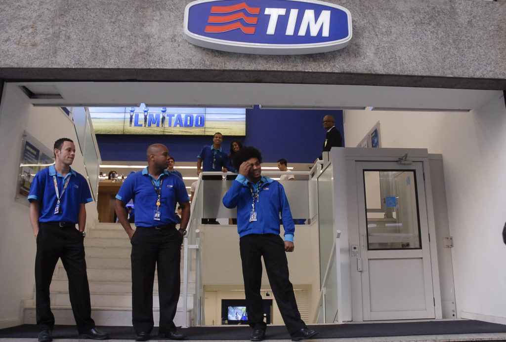 TIM (TIMS3) lascerà il Brasile?  Gli azionisti vogliono operare solo in Italia