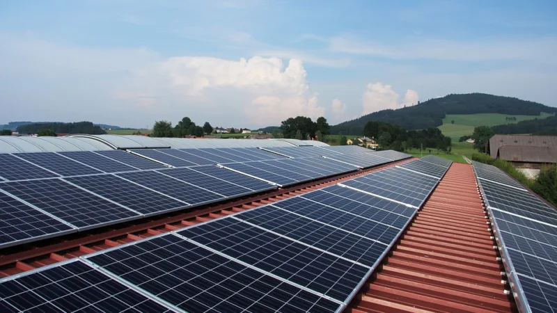 CEMIG inaugura usina fotovoltaica de minigeração