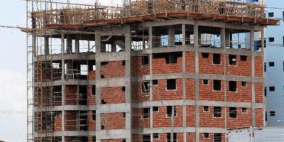 Confiança da construção cai 0,4 ponto entre janeiro e fevereiro, diz FGV