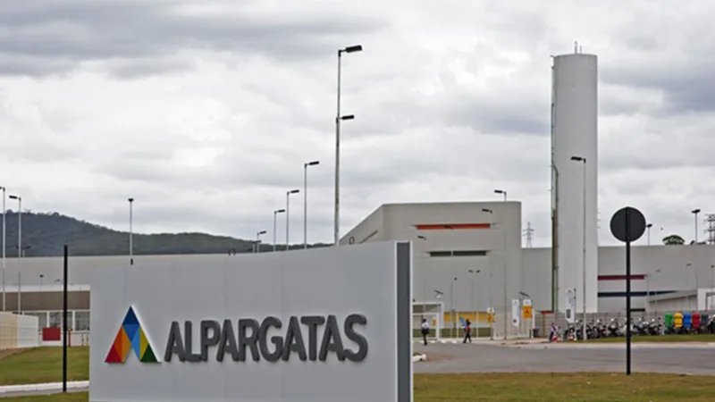 Alpargatas (ALPA4) reverte prejuízo com lucro líquido de R$ 2,1 mi