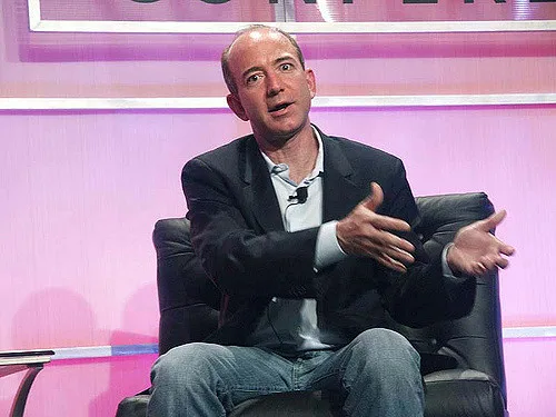 Empresa de desafeto de Bezos tem US$ 1,3 bi em dívidas, diz Bloomberg