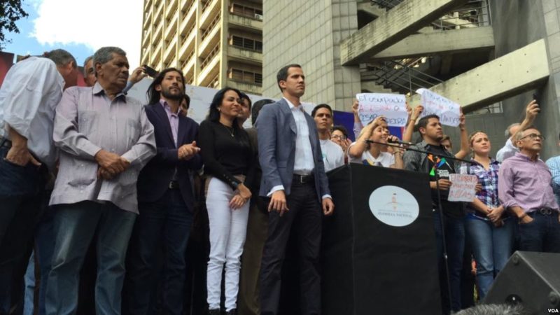 Espanha e outros sete países reconhecem Guaidó como presidente