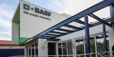 Basf tem lucro líquido de US$ 365 mi no 4º trimestre, queda de 77%