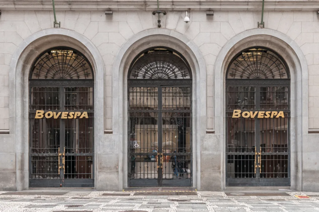 O Ibovespa travou as negociações após uma queda de 18,97% e todas as ações entraram em leilão. Clique aqui para saber mais.