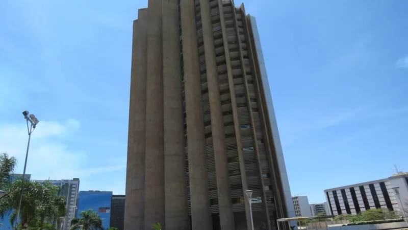Caixa prepara até R$ 7 bi de reservas contra calotes imobiliários