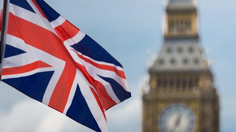 Reino Unido injeta bilhões na economia para afastar a crise