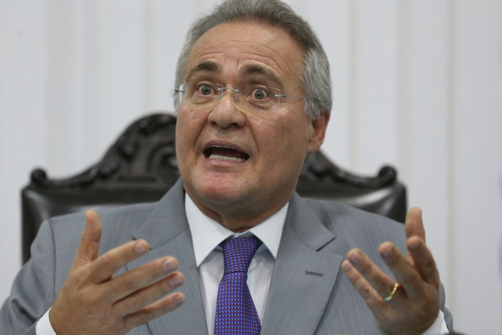 Renan Calheiros retira a candidatura à Presidência do Senado