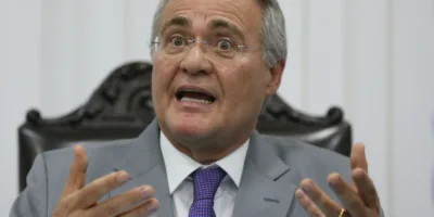 Renan Calheiros retira sua candidatura à Presidência do Senado