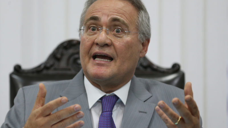 Renan Calheiros retira sua candidatura à Presidência do Senado