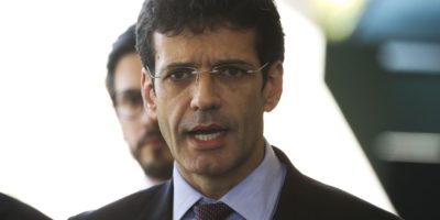 Até 12 empresas aéreas podem operar no Brasil, diz ministro